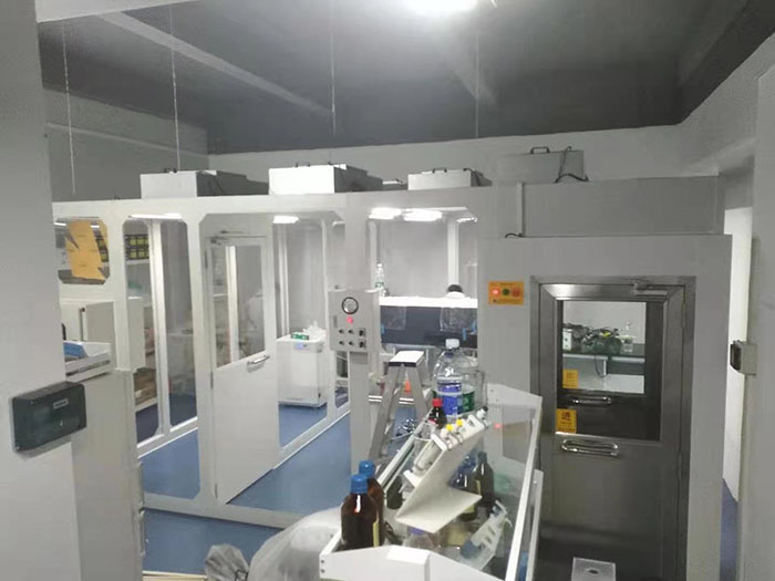 在潔凈棚內工作的人員也需要一個安全、衛生的工作環境，風淋室的使用有助于減少交叉感染的風險。